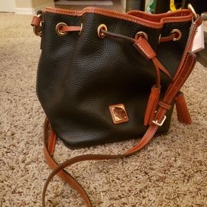 Authentic Dooney & Bourke Cinch Handbag